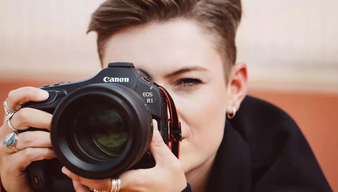 دوربین بدون آینه کانن Canon EOS R1 Mirrorless Camera