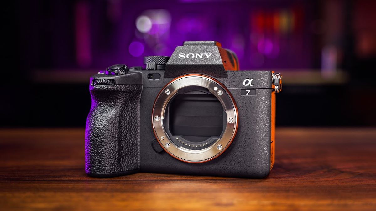 کیت دوربین بدون آینه Sony a7 IV با لنز 28-70mm
