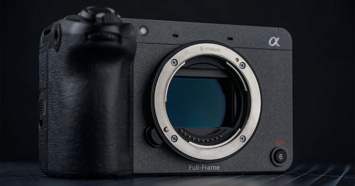 دوربین سینمایی فول‌فریم Sony FX2 با XLR Handle Unit