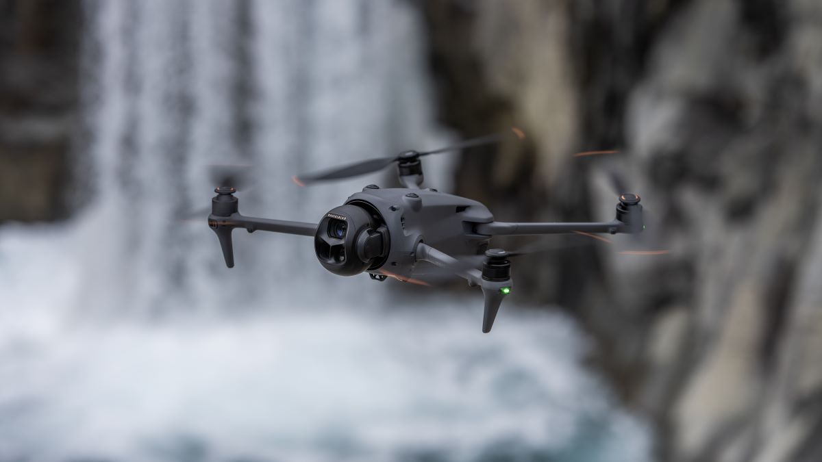 کیت پهپاد حرفه‌ای DJI Mavic 4 Pro (پکیج 512 گیگابایتی Creator Combo)